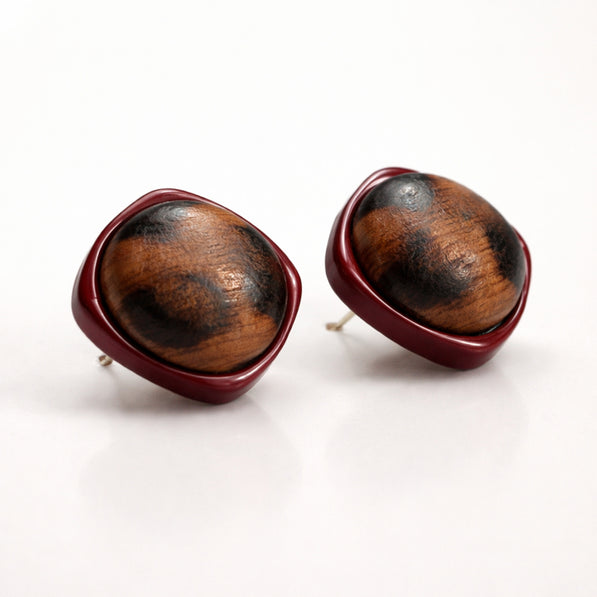 Leopard Square Red Border Stud