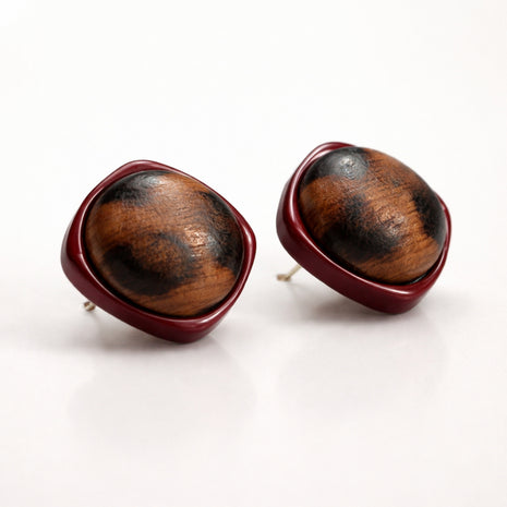 Leopard Square Red Border Stud