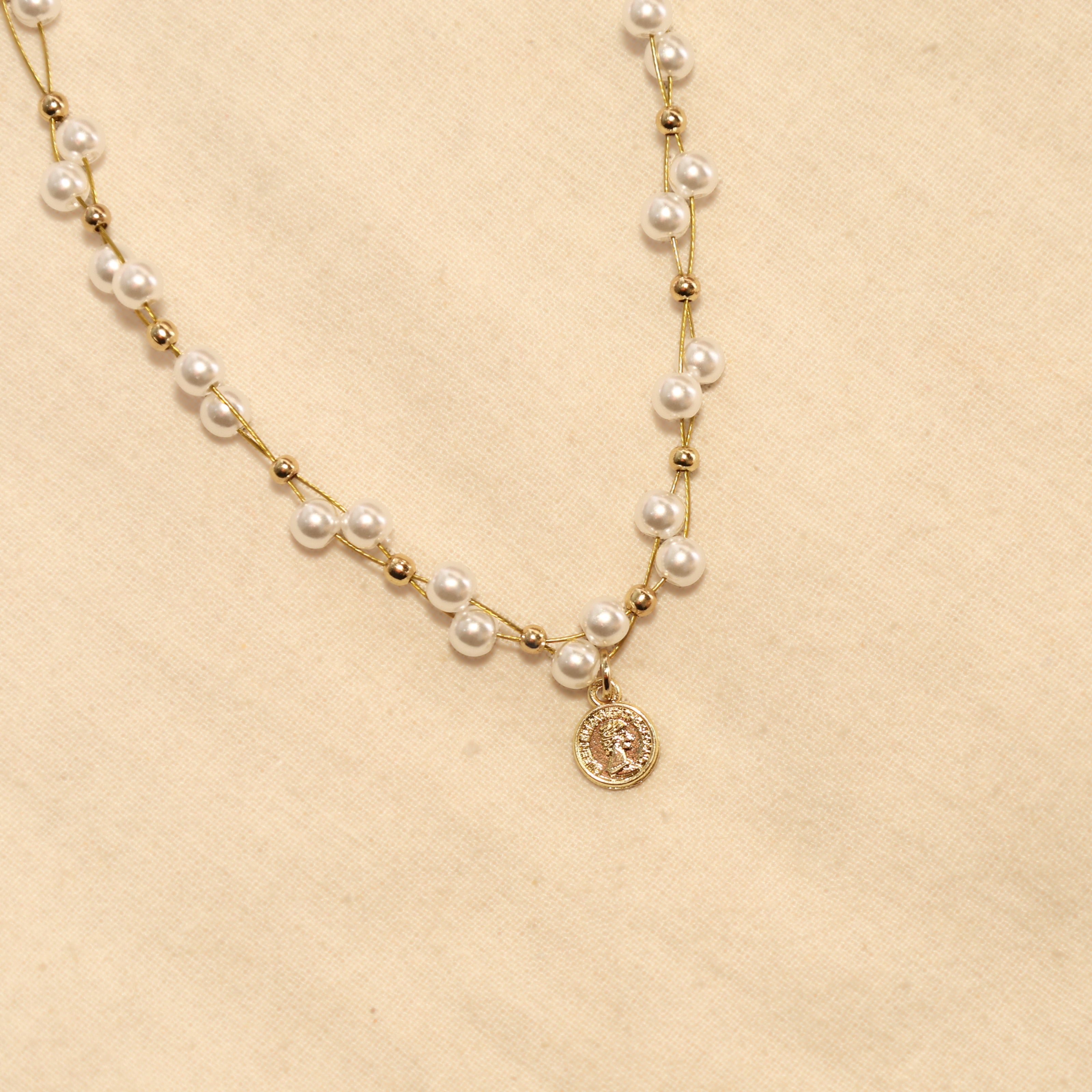 Perle Flottante Necklace